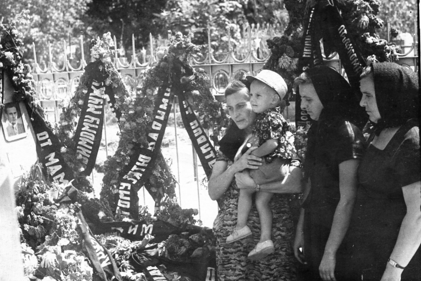 WORLD EXCLUSIVE FIRST PUBLICATION: Ka-22 Vintokryl crew funeral 1962 women in black mourning ceremony from Vadym Nikolaiev family archive never published before