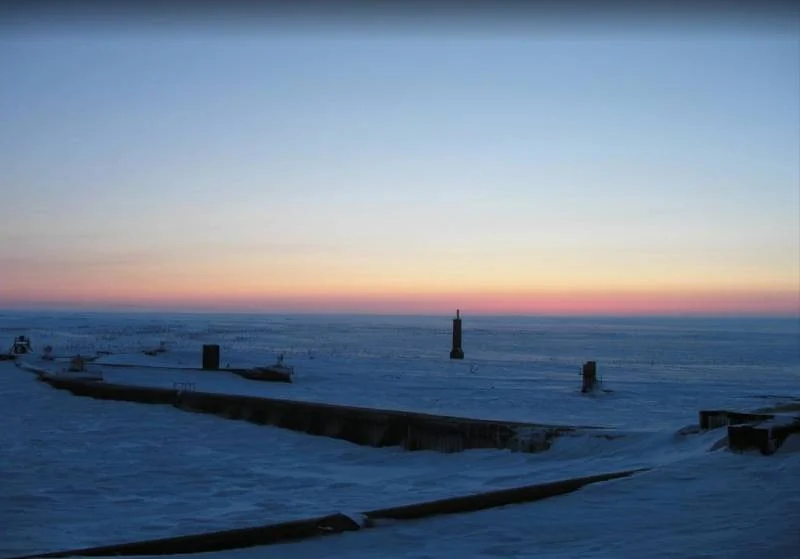 Adjusting mast and small cross antenna configuration of Vega system in Norilsk Arctic installation
