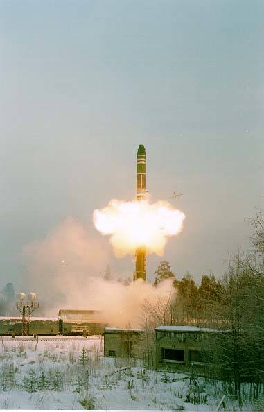Rail-mobile ICBM system ballistic missile launcher